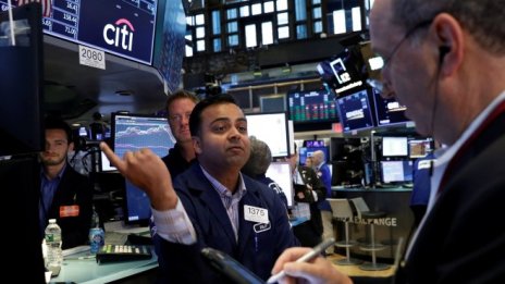 Dow изтри целия си ръст за годината