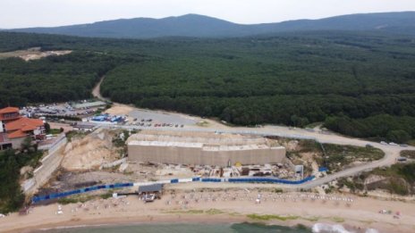 Бургаският административен съд иска още една експертиза на "подпорната стена"