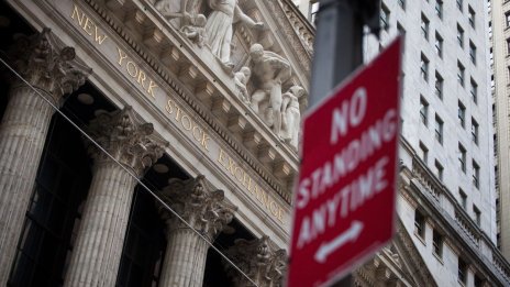 Dow Jones и S&P 500 отчетоха седмични ръстове в напрегната сесия