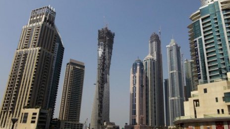 "Новият Дубай" орязва излишъците на предишния си бизнес модел