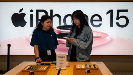 Apple започва слабо с продажбите на iPhone 15 в Китай