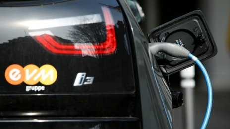 Безпилотен автомобил ще бъде тестван на алеите на Военна академия