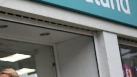Продажбите на дребно във Великобритания спадат с 0,6% през ноември