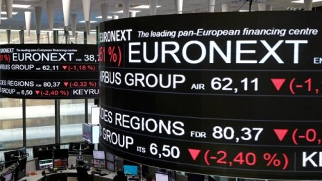 Париж се хвърля в битката за 20 хил. банкери от лондонското Сити