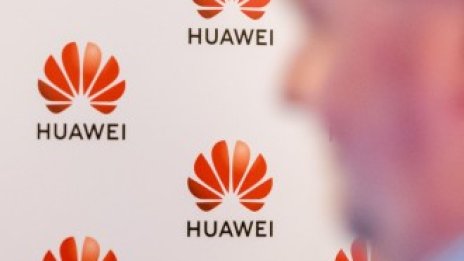 Пентагонът спира подкрепата си за търговията с Huawei