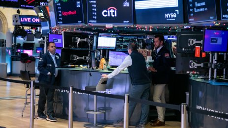 Wall Street се възстановява след най-лошата си седмица за годината*