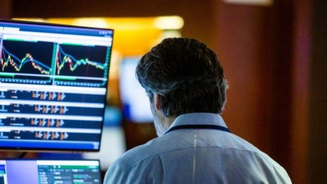 S&P 500 и Nasdaq се насочват към първото си седмично понижение от месец*