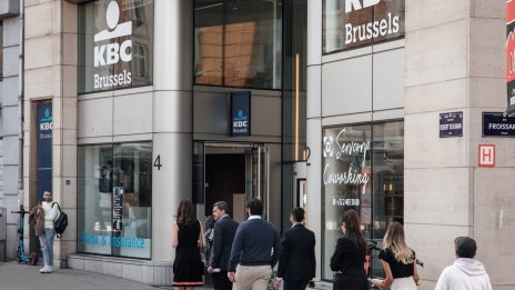 Печалбата на KBC е засегната от по-високите резерви заради войната в Иран