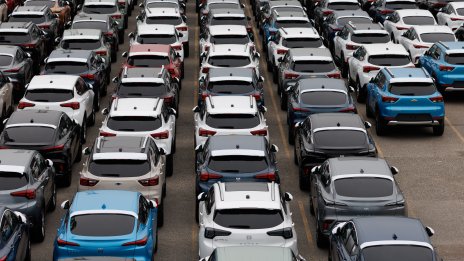 Автомобилното сърце на САЩ преоткри любовта към двигателя с вътрешно горене