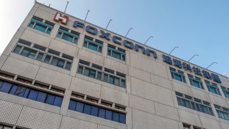 Foxconn предупреди за свиване на приходите заради COVID ограниченията в Китай