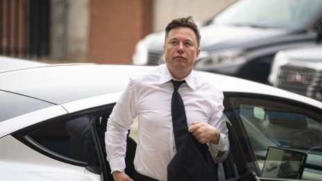 Мъск не смята, че туитовете му са от чак такова значение за акциите на Tesla