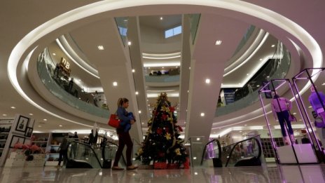 Продажбите на дребно в САЩ растат с най-бързия си темп от 6 г. около празниците