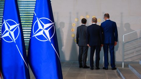Европа знае как да отговори на Русия и Китай, време е за същото и със САЩ
