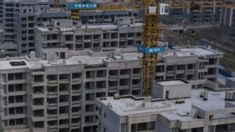 Evergrande възобнови работата по над десет имотни проекта