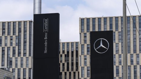 Продажбите на Mercedes спадат заради слабото търсене в Китай
