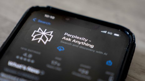Perplexity води преговори да наложи AI браузъра си по подразбиране в смартфоните