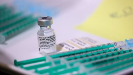 ЕС преговаря за още до 300 млн. дози от ваксината на Pfizer/BioNTech