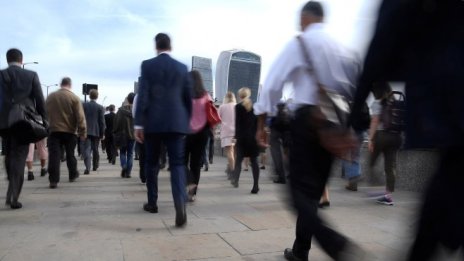 Молбите за безработица на граждани от ЕС във Великобритания намаляват