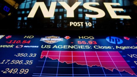 Dow със спад от над 135 пункта след новината за удара с мегабомба от САЩ