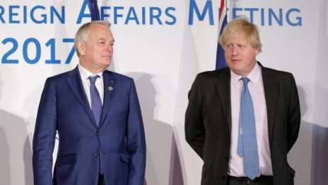 Борис Джонсън и Жан-Марк Еро искат наказание за химическата атака в Сирия