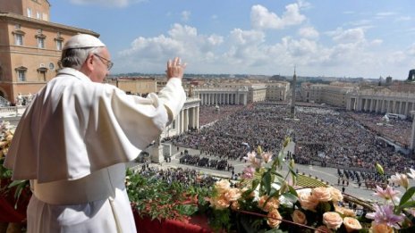На великденската литургия папа Франциск разкритикува репресивните режими