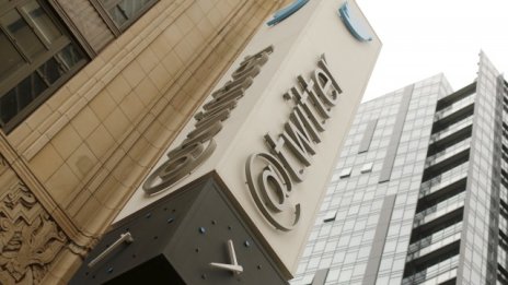 Разочароващ отчет срина акциите на Twitter
