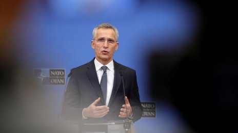 Столтенберг: НАТО ще помага на Украйна, "колкото е необходимо"