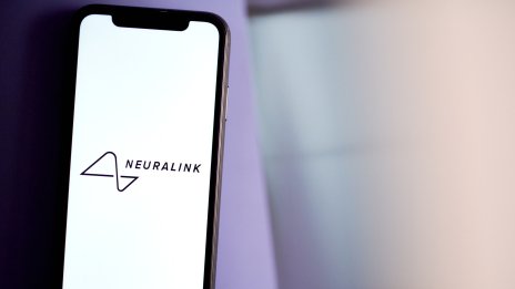 Представител на властите в САЩ се съмнява в практиките на Neuralink