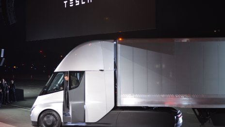 Мъск: Tesla стартира производството на Semi, първи доставки - до края на годината
