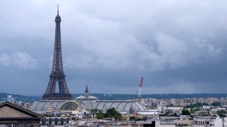 Богатите французи се въздържат от инвестиции в страната, обмислят да заживеят в чужбина