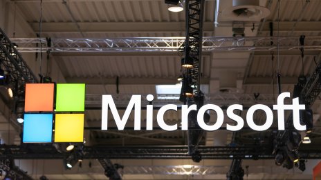 Голям център за данни на Microsoft в Африка се бави заради искане за гарантирани плащания
