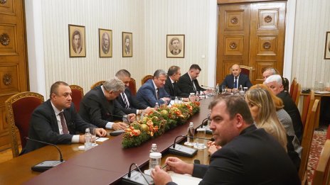 „БСП - Обединена левица“ са отворени за разговори за кабинет, който не е сглобка