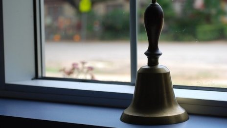 Държавата предоставя допълнително 4,6 млн. лв. на общините за училищна дейност