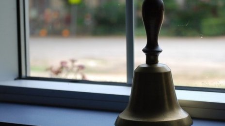 12 професионални гимназии минават в ръцете на общините по места