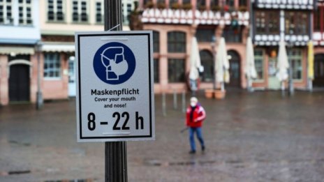 Дебатът за маските се нагорещява