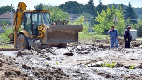 Проливни дъждове нанесоха щети в областите Варна и Бургас