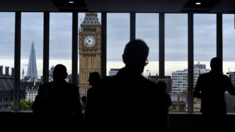 Финансовият сектор във Великобритания понася нови удари заради Brexit