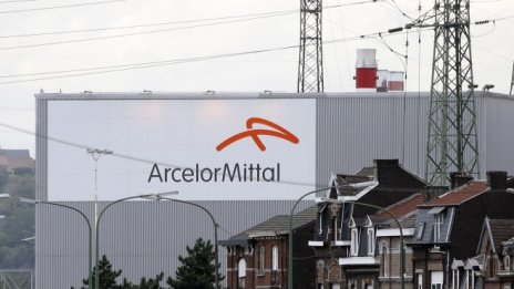 Буксуващата автоиндустрия спира и ArcelorMittal 