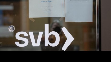 Страхът от рецесия се възражда заради банковите трусове