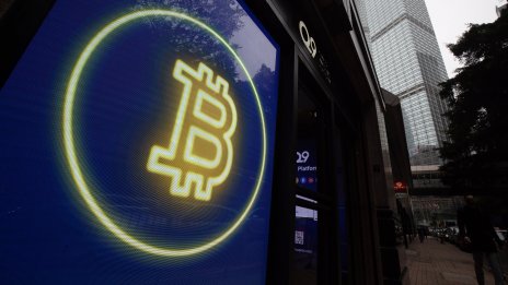 Инвеститорите на дребно се спотайват в очакване биткойнът да достигне нови рекорди