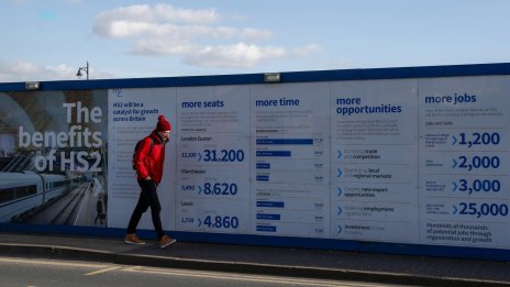 Големите числа объркват хората