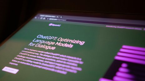 OpenAI поусна новия си модел GPT-5.2 на фона на засилваща се конкуренция на AI пазара