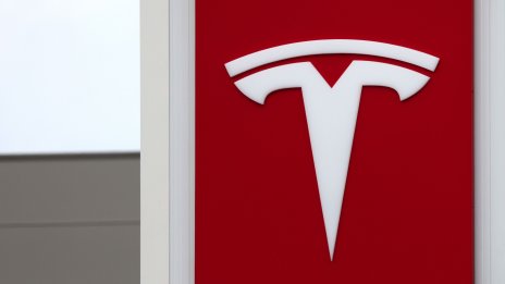 Tesla изтегля от американския пазар над 321 хил. електромобила