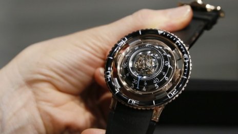 Износът на швейцарски часовници достигна 7-годишно дъно