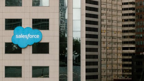 Силното търсене на бизнес софтуер накара Salesforce да повиши годишната си прогноза