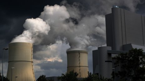 Въглеродните емисии в ЕС прескочиха рекордните 100 евро за тон