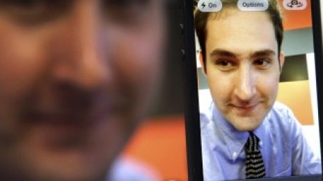 Фото феновете съдят Instagram