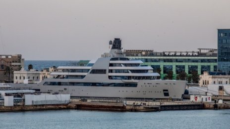 Руският олигарх Абрамович скри две суперлуксозни яхти в Турция