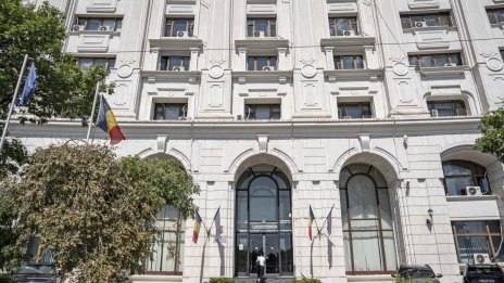 Румънското правителство се разпадна след вот на недоверие в парламента