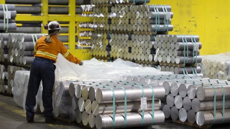 Канадски алуминий наводнява Европа заради високите мита в САЩ